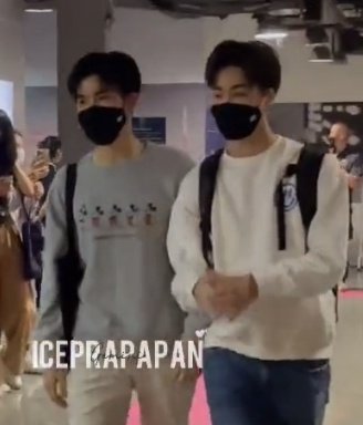 nox2perrr's tweet image. มีน้ำตา อยู่ด้วยกันมาตั้งแต่สูงพอๆกัน จนตอนนี้ กลายเป็นพี่ตัวโตน้องตัวเร้กละㅠㅠㅠㅠㅠㅠㅠ

           2 ปีที่แล้ว                                ตอนนี้