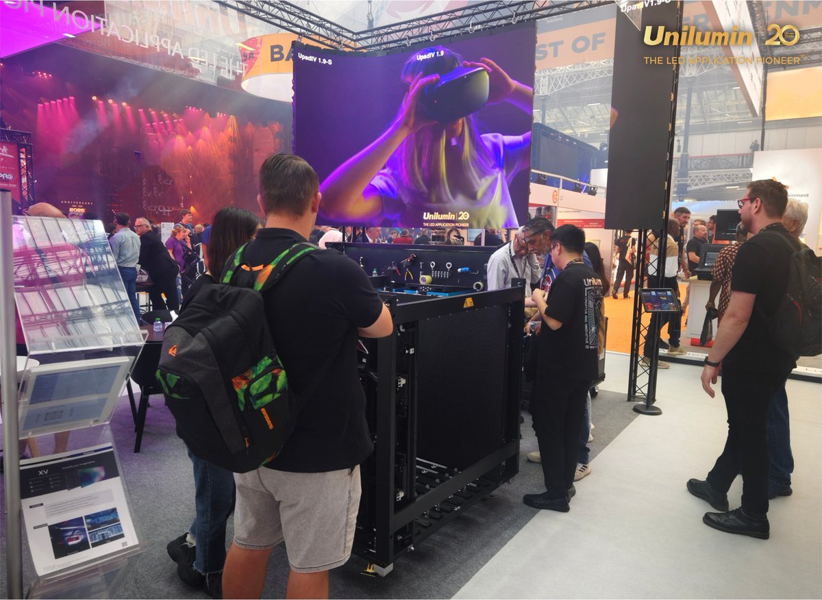 UniluminDisplay's tweet image. 🎉 Day One at the PLASA - #Unilumin Booth B32 was nothing short of AMAZING! 🚀 
- Dazzling hanging displays
- Mind-blowing creative splicing solution
- Inspiring hands-on experience
You&apos;ve got TWO MORE DAYS to experience 🥳✨Don&apos;t miss out! 
#PLASAShow2024 #LiveEvent #LED #rental