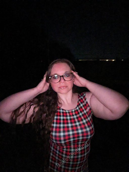 I'm just a sweet country girl. Photoshoot available now on my sub sites. https://t.co/Ag3ZNmGdIc