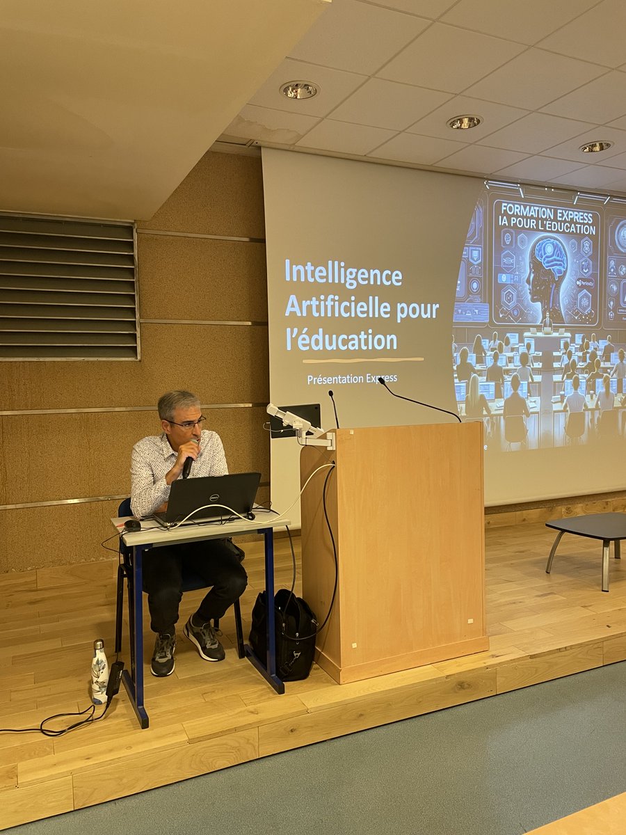 albertdemun's tweet photo. 🌟 Vendredi 30 août : Journée de pré-rentrée pleine d'enthousiasme !
Un grand merci à Monsieur Eric Lahargoue de l'Université d'Evry Val d'Essonne pour sa conférence passionnante sur l'intelligence artificielle. 🤖

@UnivEvry @EnsCathoParis #rentree2024 https://t.co/CqMkSPGz9P