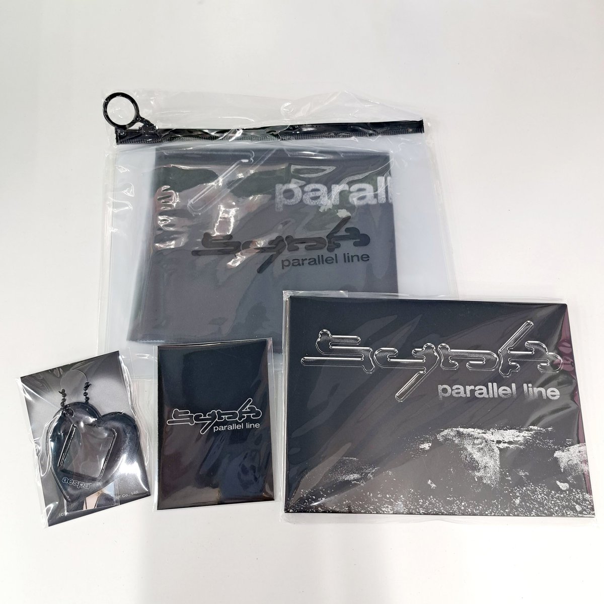 moizajp's tweet photo. 💗aespa💗
「SYNK : PARALLEL LINE」のMD入荷しました✨
全メンバー在庫ございます。
❇️スローガン
❇️ピンバッジ
❇️ドールキーリング
❇️IDフォトセット
❇️スクラッチカードセット
❇️ポストカードセット
#モイザ #新大久保 #aespa #カリナ
#ウィンター #ジゼル #ニンニン #PARALLELLINE https://t.co/WNluEqPKCM