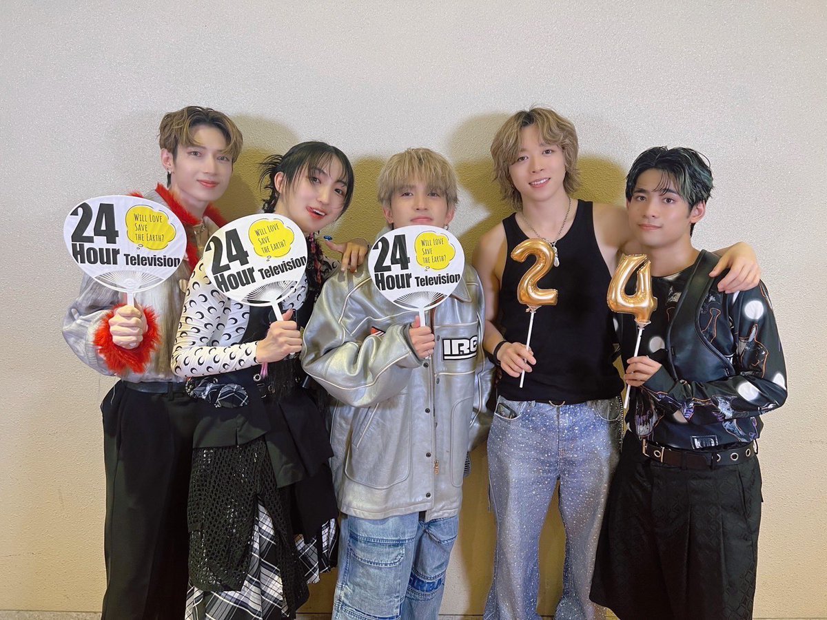 xy___official's tweet photo. #24時間テレビ47
with
KAITA(@kaita0719 )さん
SOTA(@BEFIRSTofficial )さん
ありがとうございました✨
#XY
#KAITA #SOTA
#MITCHY #Pster #KOSEI
@24hourTV
@YoshikiOfficial https://t.co/xqG4Ko3bkN