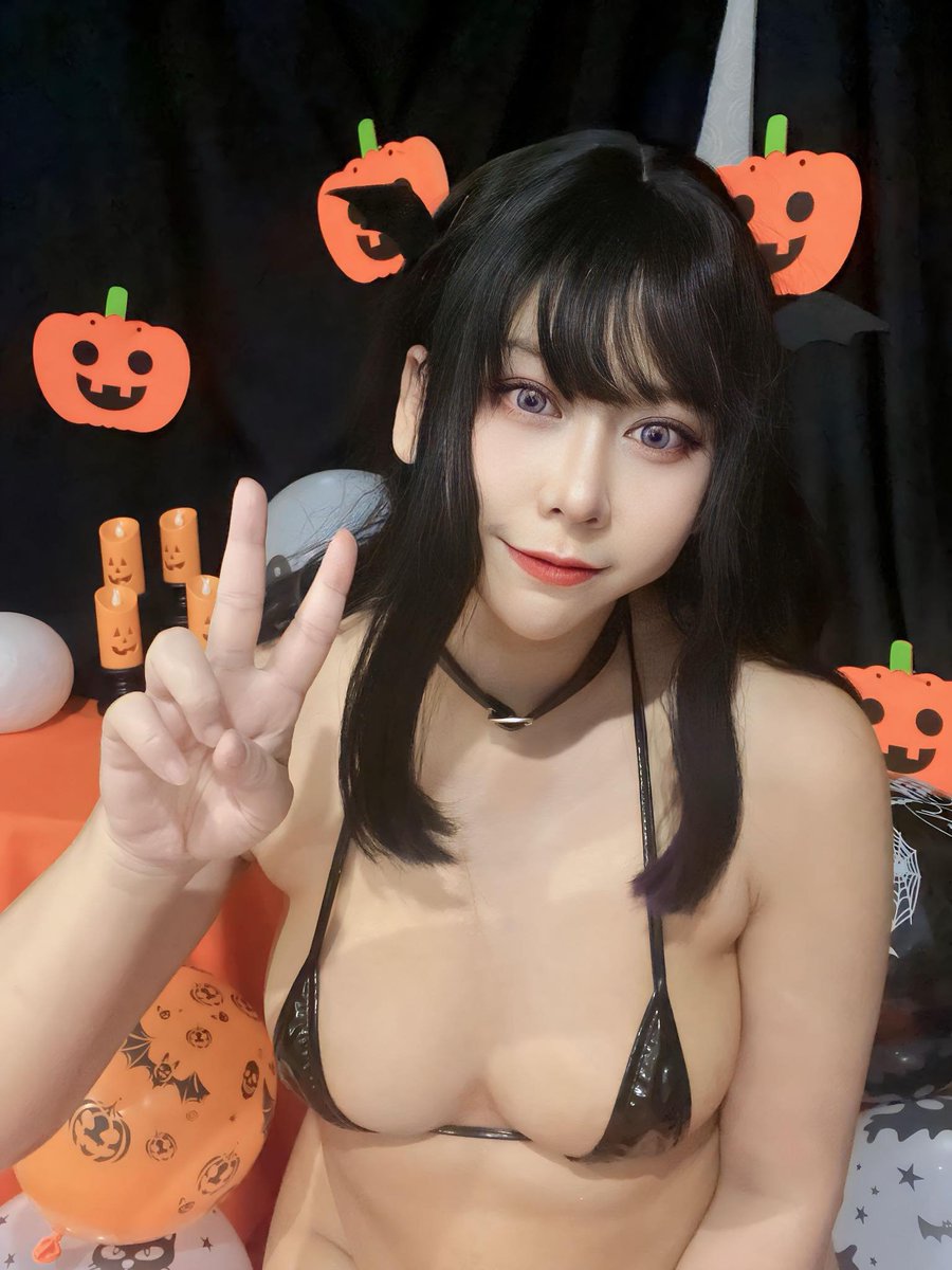 I'm batman. ❌
I'm a cute little bat.✅