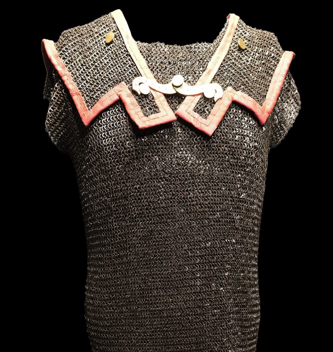TrimontiumTrust's tweet photo. The late Ray Stevenson as #TitusPullo wearing a version of the #LoricaHamata. This type of mail #armour was adopted by the #Romans from the Celts in the 3rd century BC & was in use for 600 years. Images 2 & 3 show fragments from Trimontium & from Chester. Image 4 is a replica. https://t.co/fTRpnZjeKp