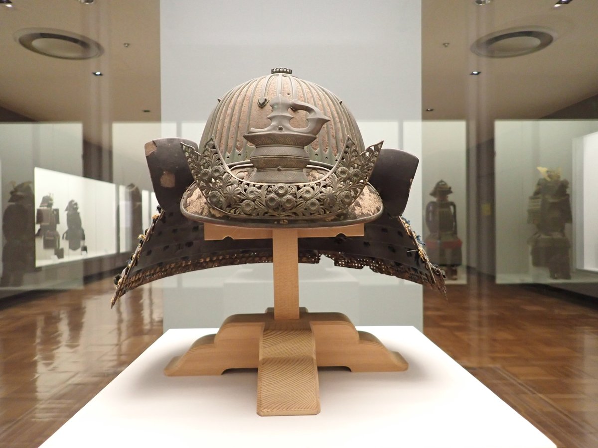 今年も博物館で島左近の兜の展示が始まりました。 島の遺品は現存する