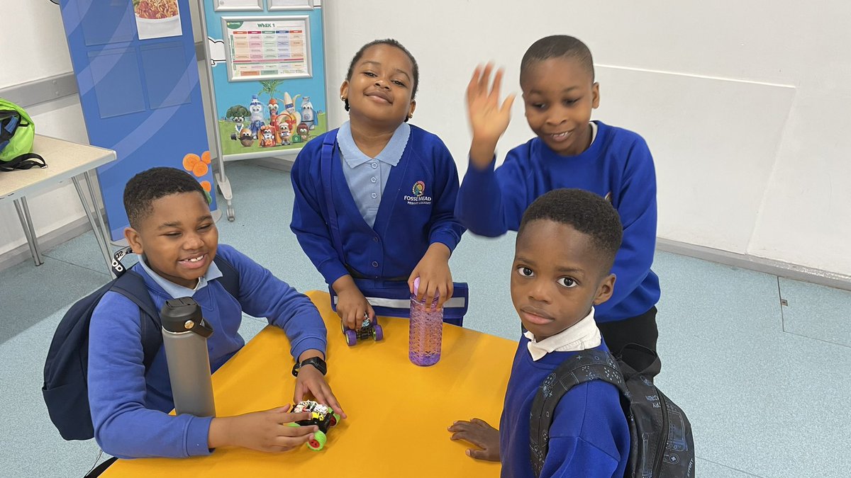 Fosse_TMET's tweet photo. Our first breakfast club is in full swing. It’s wonderful to see so many happy, smiling faces back in school #fmcommunity #breakfastclub #fmfun https://t.co/jtaBaYK1wv