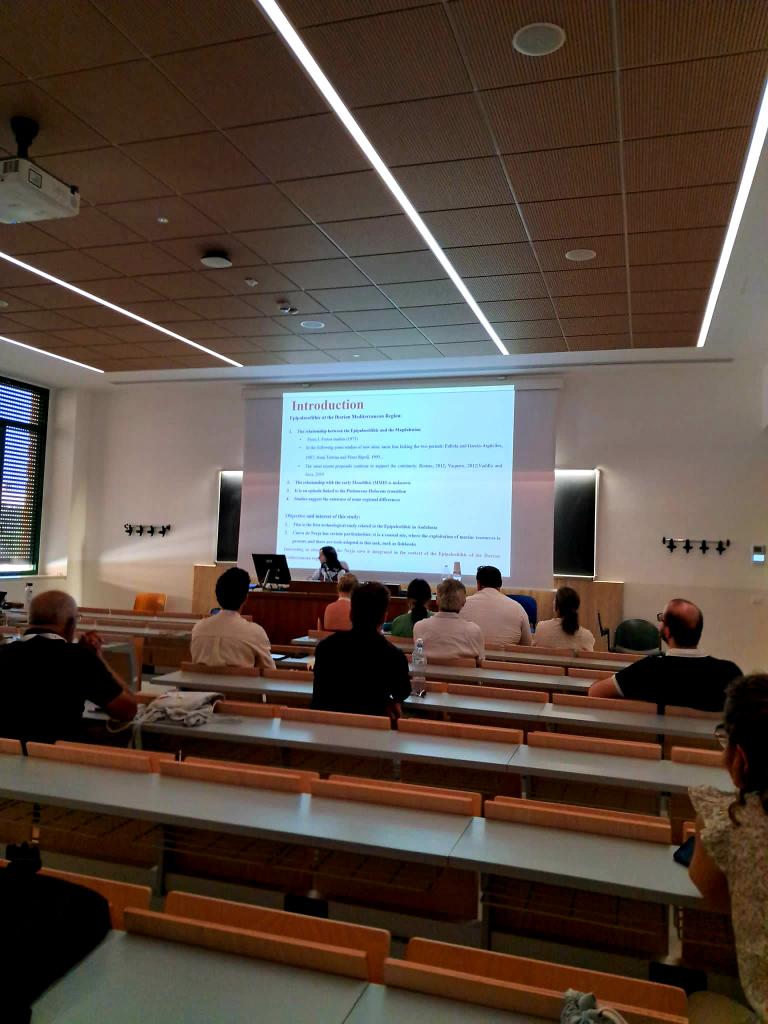 SocPaleoMed (@socpaleomed) on Twitter photo 🗣El pasado viernes nuestra compañera <a href="/MargaVadillo/">Marga Vadillo Conesa</a> presentó una comunicación en el Congreso de las #𝐄𝐀𝐀𝟐𝟎𝟐𝟒 en Roma, sobre la tecnología lítica del #Epipaleolítico en Cueva de Nerja 🗣El pasado viernes nuestra compañera <a href="/MargaVadillo/">Marga Vadillo Conesa</a> presentó una comunicación en el Congreso de las #𝐄𝐀𝐀𝟐𝟎𝟐𝟒 en Roma, sobre la tecnología lítica del #Epipaleolítico en Cueva de Nerja
