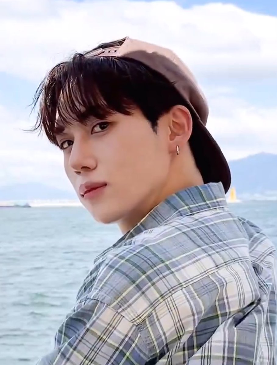 I just find this picture #드리핀
happy weekend...