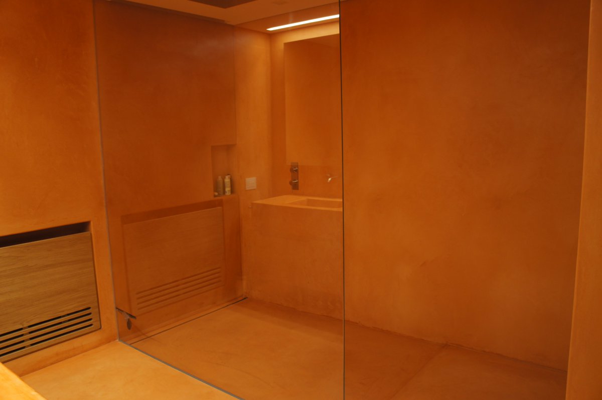 Tadelakt2's tweet photo. Fantastico #bagno realizzato a Roddino. Il #tadelakt è una tecnica di #intonacatura tradizionale marocchina, utilizzata principalmente per creare superfici lisce, lucide e #impermeabili. 

#moroccanart #tadelaktart #marrakech #ecobuild #bioedilizia https://t.co/NY3wxXgFal