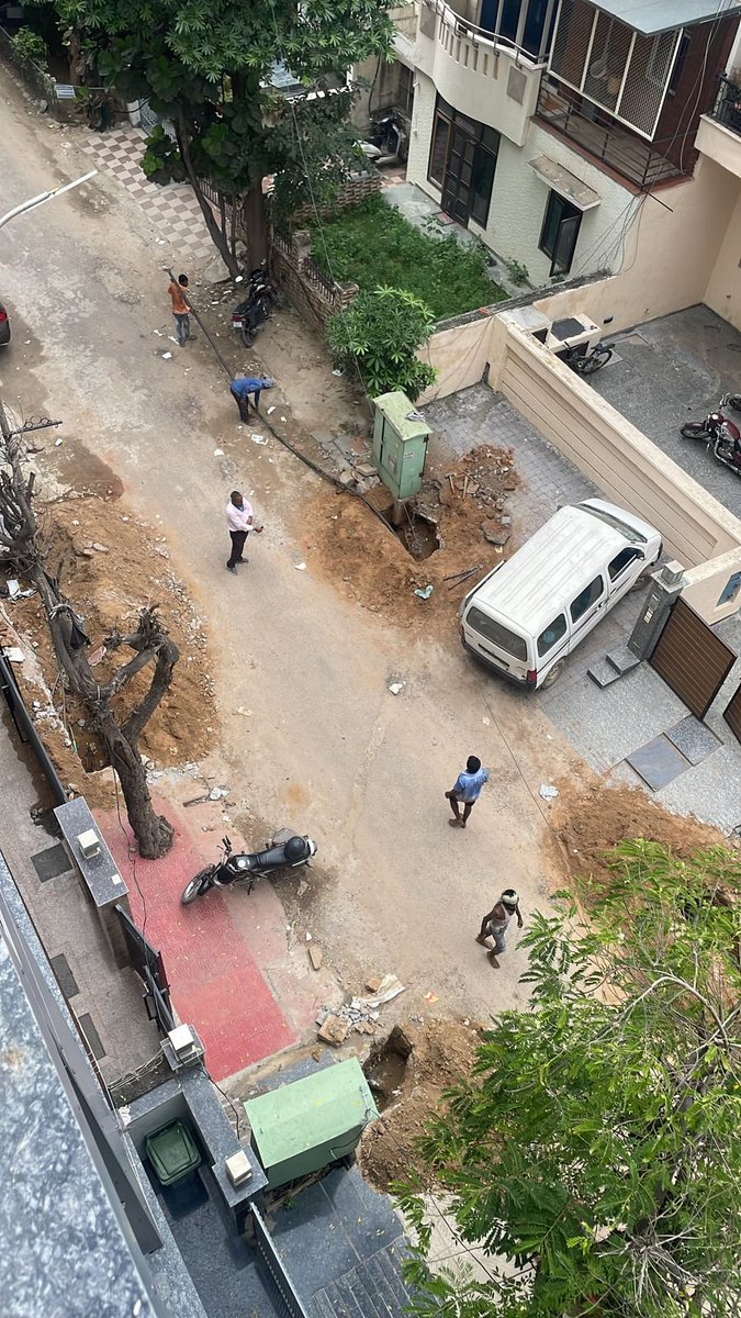 FundTechie's tweet photo. @cmohry @PMOIndia @MunCorpGurugram @OfficialGMDA @cmohry @PMOIndia 
@BJP4India @BJP4Haryana 
Respected CM Sir,

As requested we have provided the details and mobile number also.
Waiting for your call or action on this as the local agencies are not helping and still the electricity issues is ongoing in our area. https://t.co/1BSAaJX6vf