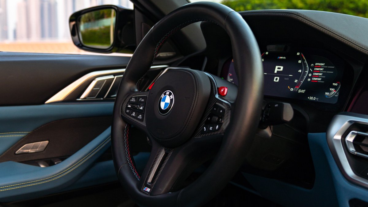 BMW's tweet image. Admire stunning skyline&apos;s in full panoramic top-down view.
📸 : bmw_agmc #BMWRepost

The BMW M4 Competition Convertible.
#THEM4 #BMW 

Mandatory information according to german law ’Pkw-EnVKV’ based on WLTP: energy consumption combined: 10,3 l/100 km; CO₂ emissions combined:…