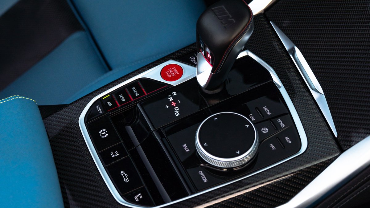 BMW's tweet image. Admire stunning skyline&apos;s in full panoramic top-down view.
📸 : bmw_agmc #BMWRepost

The BMW M4 Competition Convertible.
#THEM4 #BMW 

Mandatory information according to german law ’Pkw-EnVKV’ based on WLTP: energy consumption combined: 10,3 l/100 km; CO₂ emissions combined:…