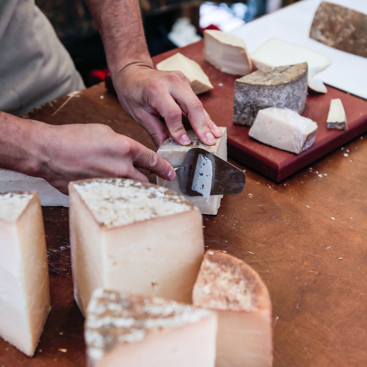 LactiumVic's tweet image. Més de 200 formatges i 40 formatgeries en un sol espai... Això és Lactium! 😋🧀

#lactium2024 #lactiumvic #lactium #vic #osona #formatgescatalans #formatgesartesans #formatgeslactium #formatgesartesanscatalans #formatgespaisoscatalans #victurisme