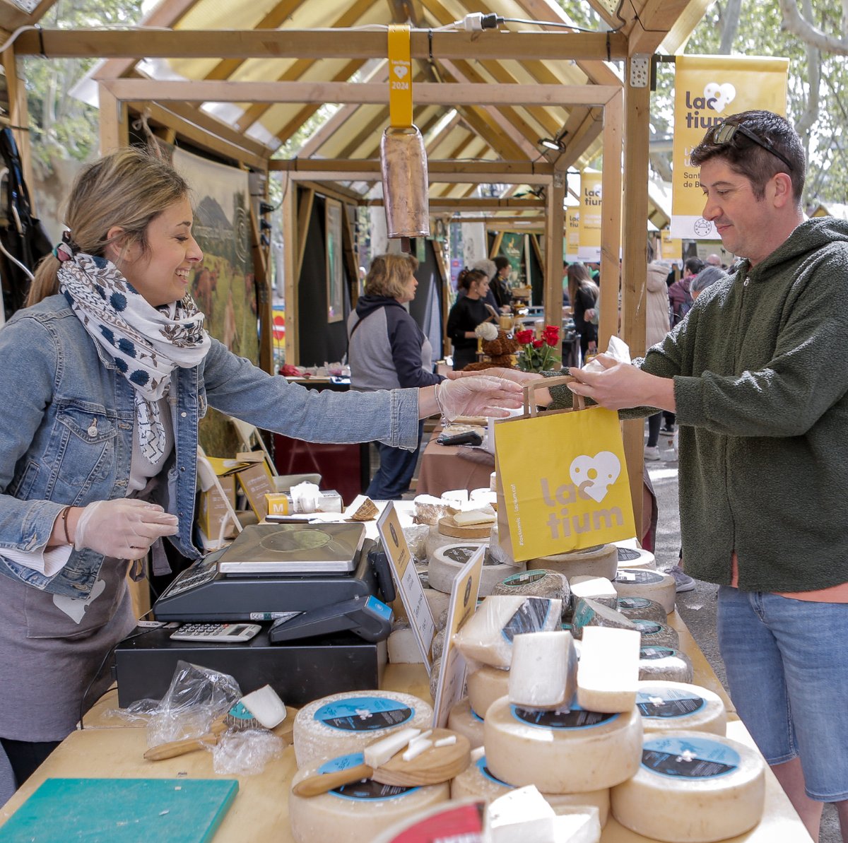 LactiumVic's tweet image. Més de 200 formatges i 40 formatgeries en un sol espai... Això és Lactium! 😋🧀

#lactium2024 #lactiumvic #lactium #vic #osona #formatgescatalans #formatgesartesans #formatgeslactium #formatgesartesanscatalans #formatgespaisoscatalans #victurisme