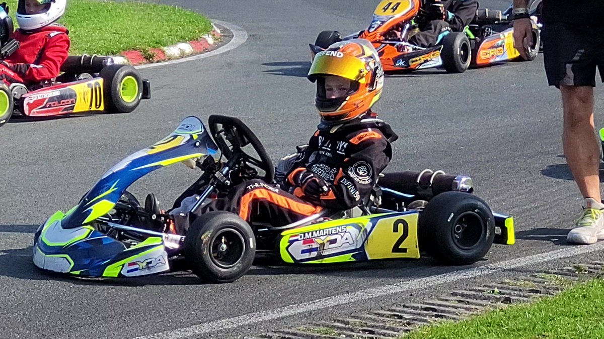 DMRacingFans's tweet image. 🔔 De eerste beelden van Daley Martens afgelopen weekend in Strijen !!
🏁 Met een mooie tijd van 33.481 en inhaalacties in de Mini Parilla Klasse.
📰 Er volgt meer, top gereden Daley !!

#Progressie #Karten #Karting #Racing #Kart