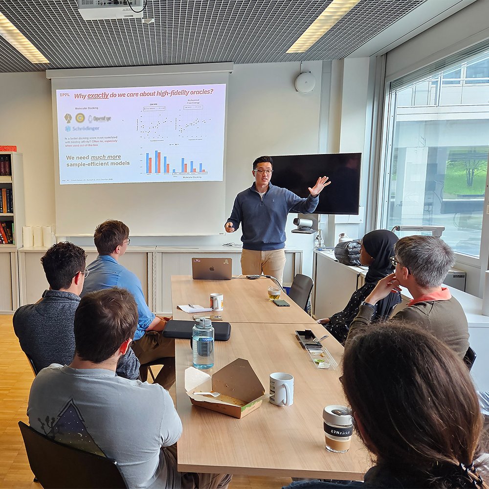 Machine learning (ML) is a hot topic in almost every field, but how can expertise be built up in a discipline developing so quickly? Doctoral students <a href="/ETH_DCHAB/">D-CHAB</a> <a href="/ETH_en/">ETH Zurich</a> created the student training format "Data &amp; ML lunch".  Learn more in the interview👇

chab.ethz.ch/en/news-and-ev…