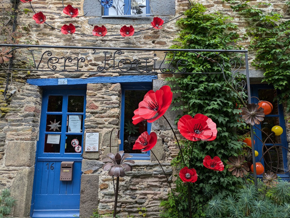 MamCathrine's tweet image. #fmspad 
Challenge photo a day
Septembre 02: a colorful door
A la Gacilly (56)