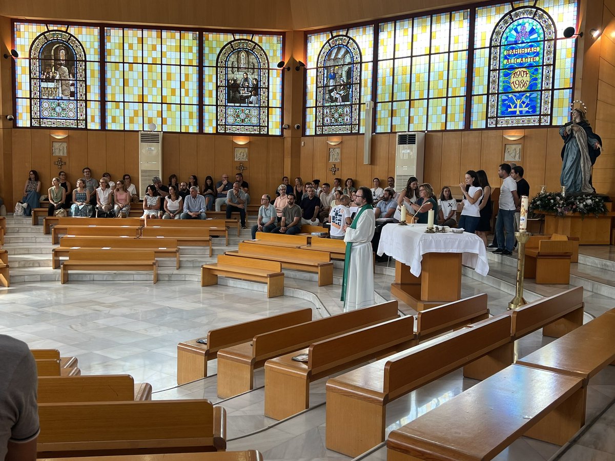 Comenzamos juntos todo el claustro, un nuevo curso con la tradicional misa de inicio de curso en nuestra capilla. 
#MaristasCuentaConmigo
<a href="/apamaralicante/">apamaralicante</a> <a href="/MaristasMedit/">MaristasMediterranea</a>