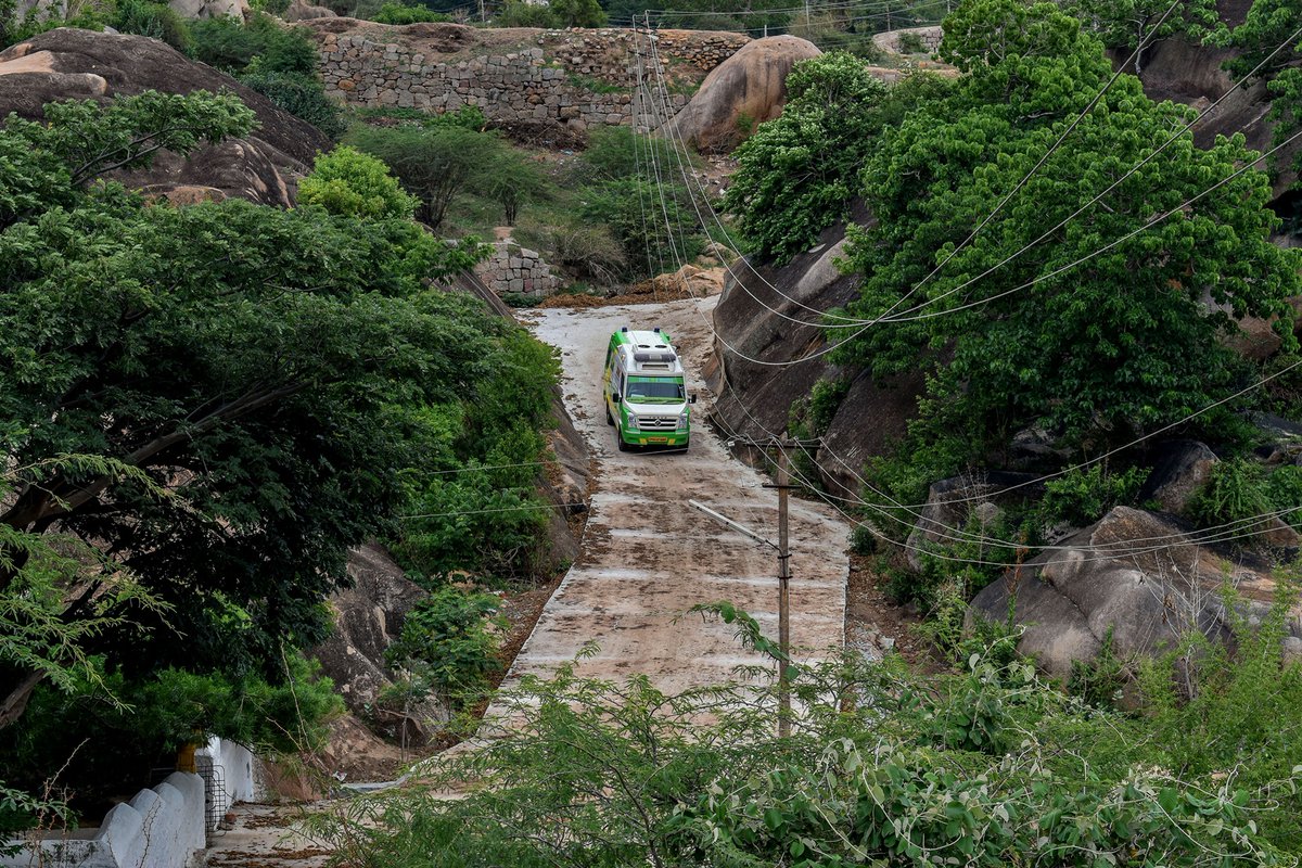 smilefoundation's tweet image. Going the extra miles to bring some extra smiles.

In Pics: Smile on Wheels mobile hospitals in some of the remote villages in Madhya Pradesh, Rajasthan, Jharkhand, Ladakh.

#HealthCannotWait