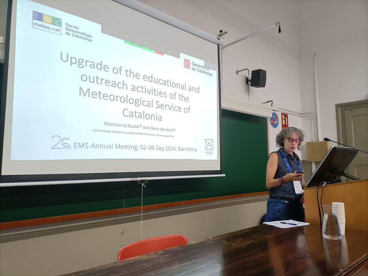 GAMA_UB's tweet photo. Comencen les sessions del congrès de la European Meteorological Society #EMS. Important sessio dedicada a portar la meteorologia i el clima als mes joves des dels serveis meteorològics com mostra la @muntsabusto @meteocat. @UBDivulga https://t.co/AnxPNmriOT