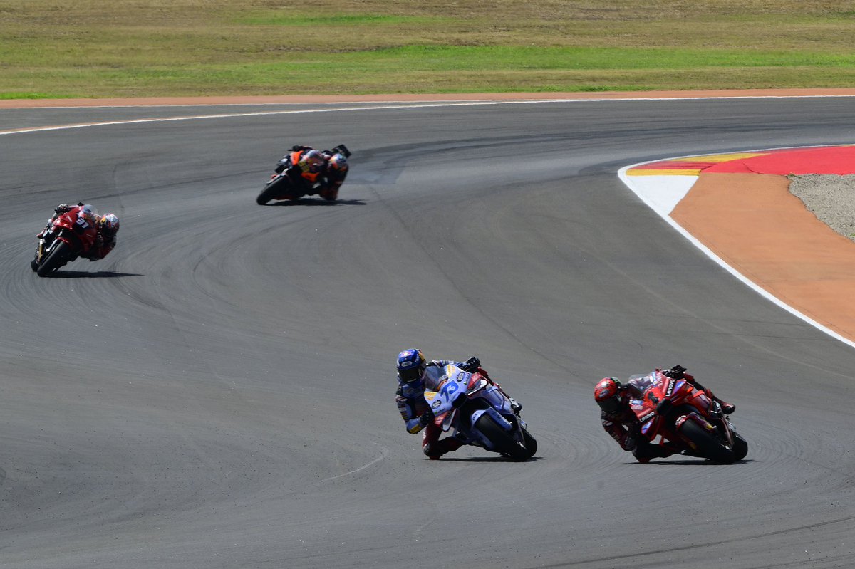 Cada vez que veo más imágenes.. más veces pienso que Àlex debería quedarse en casa un par de GP’s