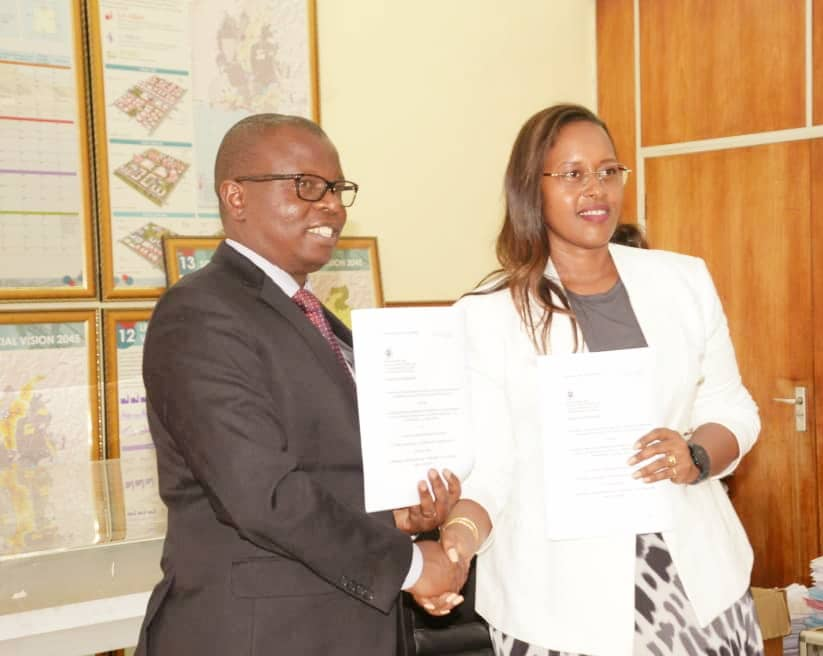 PhilosTop's tweet photo. #Burundi On Friday 30 August 2024,@MielsBurundi and three development companies signed a contract for the construction of multi-family housing at #Zege in #Gitega and #Socarti in #MairieBuja.@BurundiGov @NtareHouse @BURUNDIDIASPOR1 https://t.co/8gYn8jSGYQ