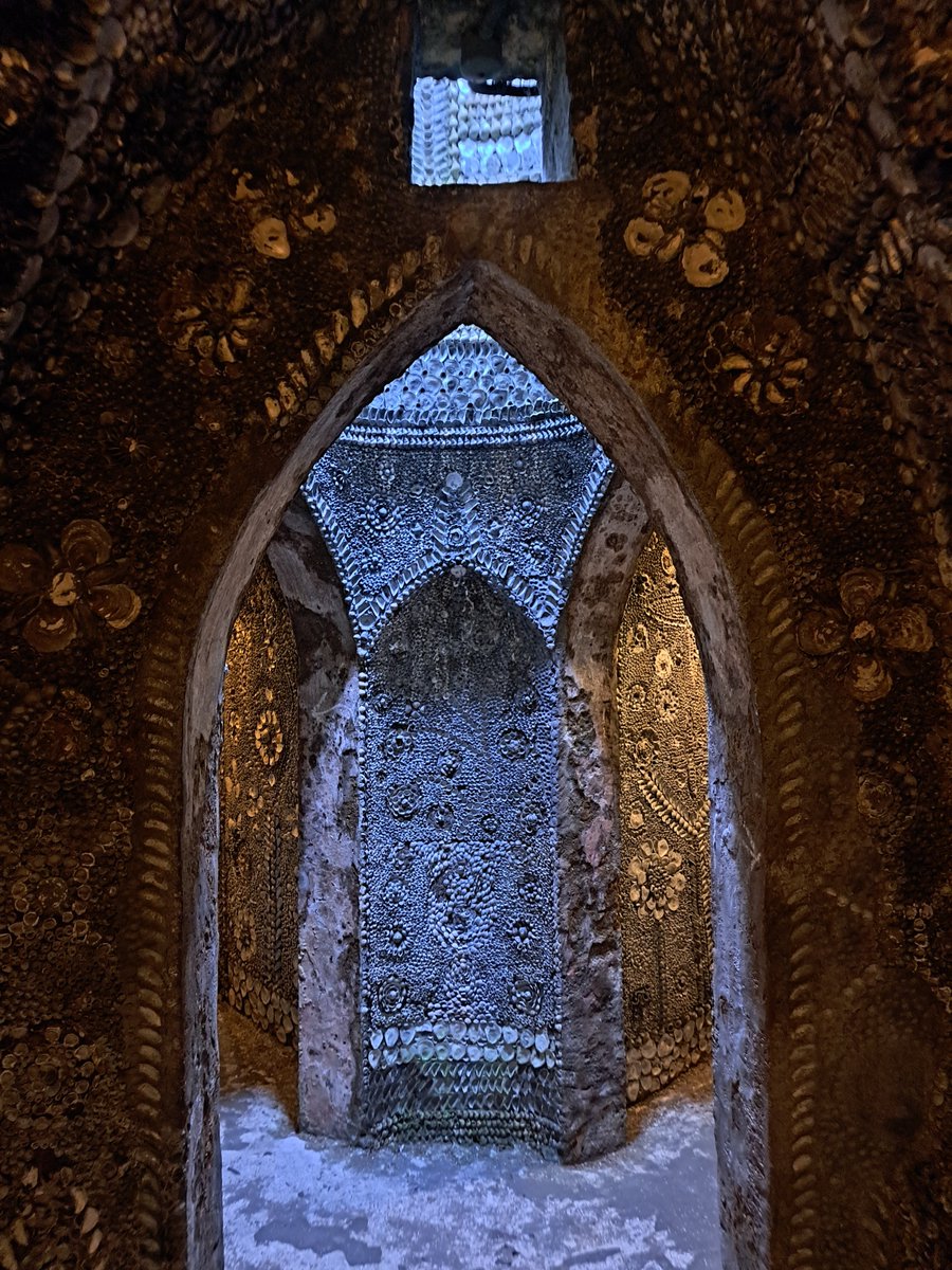 ChoughedArt's tweet photo. More people need to see this:  The truly impressive, but largely unknown @shellgrotto in Margate. Who built it, when and why? And how many tea breaks were required before it was completed? #gotothegrotto #cliftonville #cliftonville #margate #walpolebay https://t.co/RdwHnuRZNA
