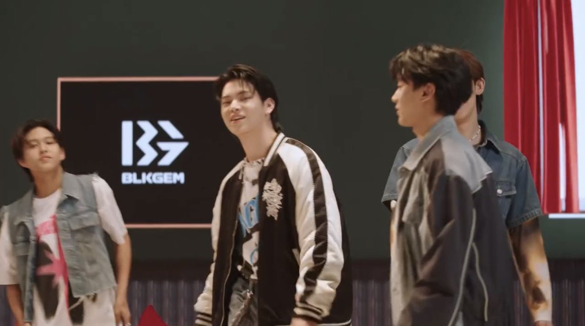 และสำหรับใครที่ต้องการดูFull MV หรือ Supportน้อง Click Link 👉🏻 instagram.com/reel/C_VZVTMPP… ได้เลยค่า และสามารถรอติดตามผลงานน้องได้ทาง IG : bulkgem.official ได้เลยน้า🥰

#เชว่าชวณัฐ #ChevaChawanut
#AwesomeSummer
#AwesomeSummer2024
#BLKGEM #BLKGEM_Project
#PERSES #GNEST
#GMMMusic #TPOP