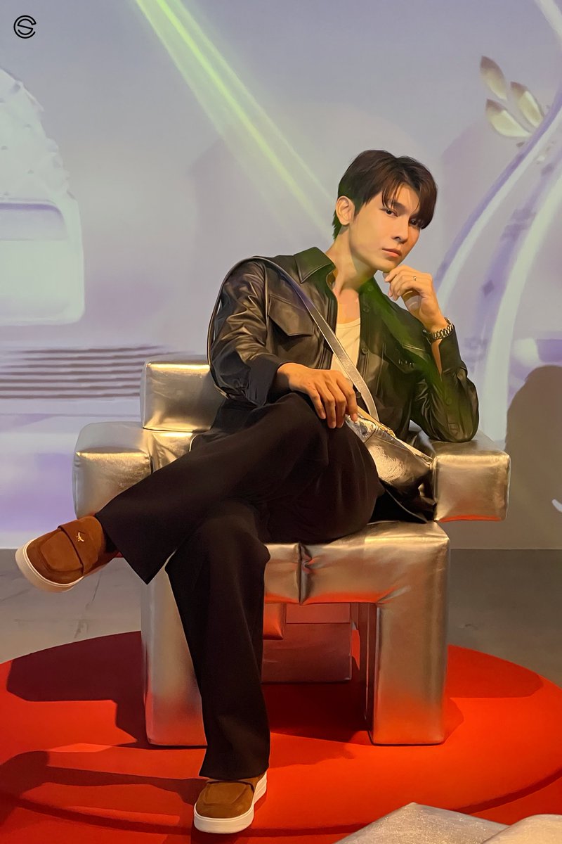 SolSkipperCo's tweet photo. ลุคเรียบ หรู แบบนี้ โดนใจทุกคนมั้ยคะ 🤍🖤🩶🤎

MCM MEW IN SEOUL 

@MSuppasit 
#MCMinSeoulxMew 
#MewSuppasit https://t.co/Ab9VnxGfur