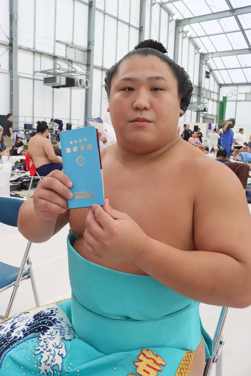 相撲手帳＞ 来年の相撲手帳は、鮮やかな青色！ 若隆景の化粧廻しの