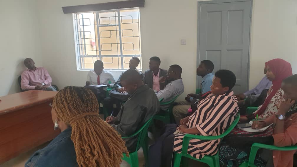 KingCeasorUni's tweet photo. The DHO of Mukono District delivering an insightful address to our KCU 4.1 &amp; 4.2 MBChB students at the commencement of their COBERMS programme. Grateful for the collaboration and commitment to advancing healthcare education in our community. #KCU #COBERMS #HealthcareEducation https://t.co/ZxyobdHaE0