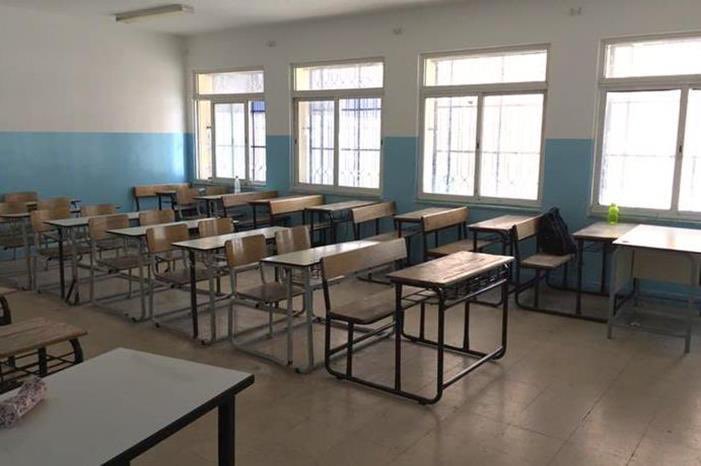 <a href="/EduGovOman/">وزارة التربية والتعليم</a> وزارة التربية والتعليم هل يعقل يتجدد الموقف في تأخير صيانة مكيفات المدارس؟!
مدرسة العطاء حلقة أولى بولاية بديه للمرة الثانية يتكرر الموقف بها. التكييف متعطل والطلاب يدرسون تحت درجة الحرارة مرتفعه واختناق شديد رغم تواصل إدارة المدرسة بمديرية المحافظة دون استجابة