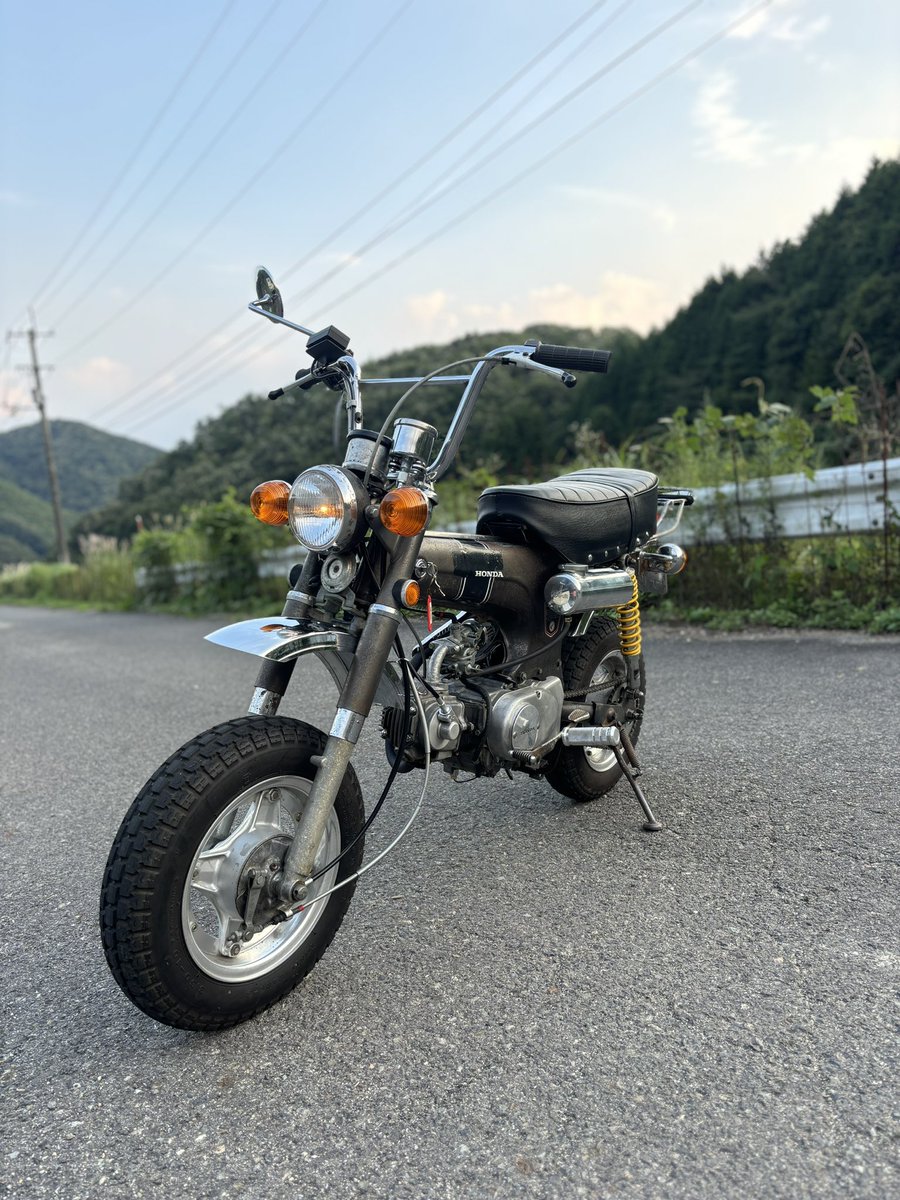 yama_no_tami's tweet photo. DAXにサブタンク追加。
DAXの弱点であるタンク容量を確保するため、Gクラフトのサブタンクを取り付けた。
容量は1000CCだけど、通勤でもガス欠を気にしなくて良くなった。これは大きいぞ！　#DAX50 https://t.co/IGKOBMmaH2