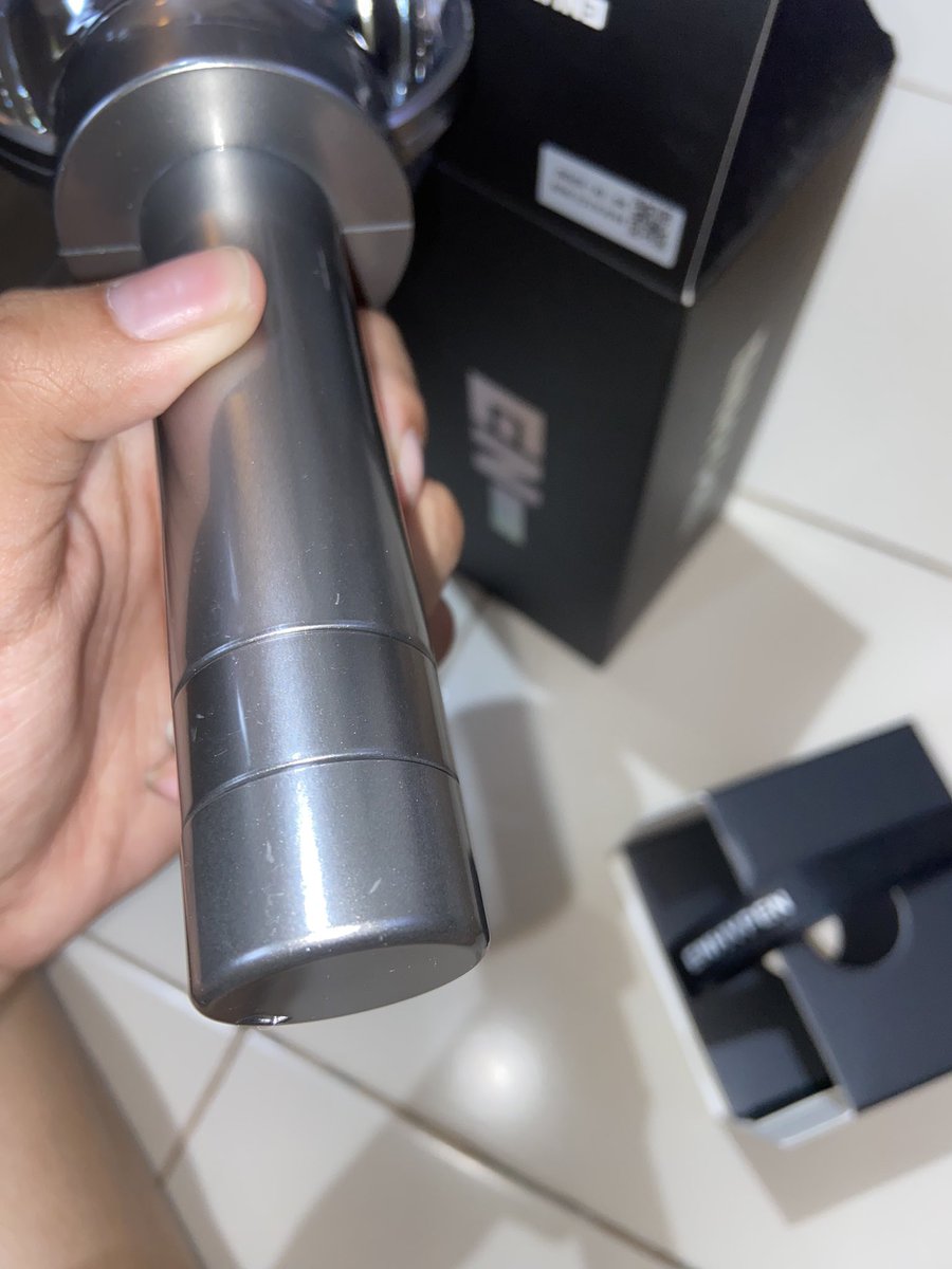 xoocart's tweet photo. emptied the battery compartment as soon as the concert was done! i haven't opened it since >< 

comes complete with strap ♥︎ https://t.co/bwPjMtu8D0