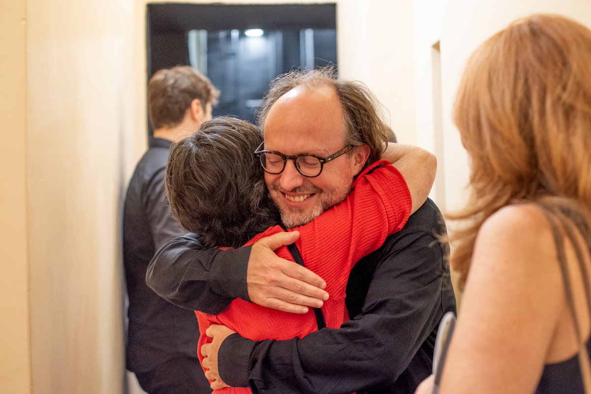 Ieri l'#ElbaFestivalOrchestra è tornata al Teatro di Portoferraio con Mozart (solista Adam Walker) e Arturo Cuéllar (nella prima esecuzione assoluta della sua Sinfonietta), e per i 150 dalla nascita di Schönberg abbiamo ascoltato i #SolistidelFestival in “Verklärte Nacht”.