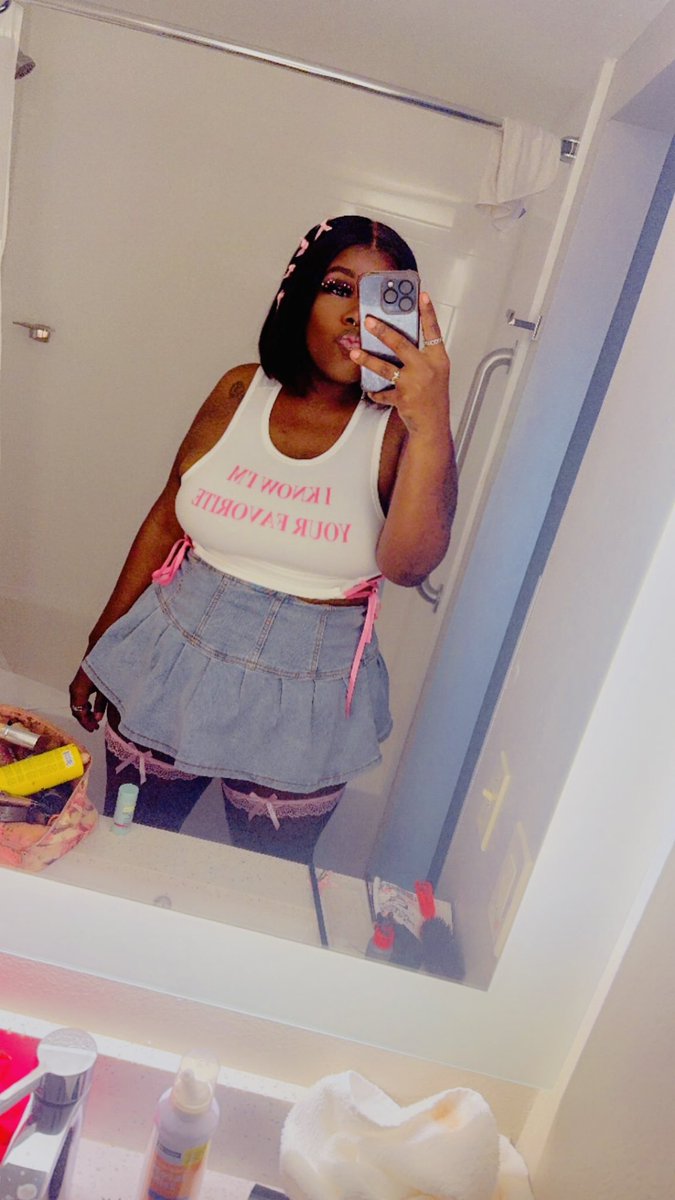 TheRealllAlyson's tweet photo. #AtlPride owed me what ?! ABSOLUTELY NOTHING 🙈🌈 https://t.co/mxkvftOpO4