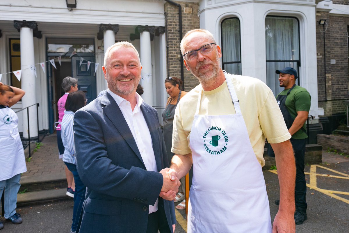 TLCStreatham's tweet photo. On Friday, we had the pleasure of welcoming our local MP, Steve Reed the Secretary of State for Environment, Food and Rural Affairs to The Lunch Club 👋🏼
#TheLunchClub #foodcharity #ukcharity #zerowasteweek #fooduk #lunchclub https://t.co/j9sZGpIgAp