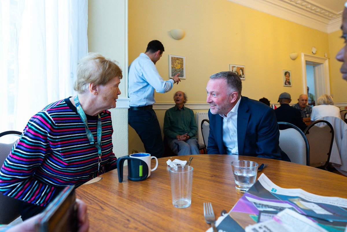 TLCStreatham's tweet photo. On Friday, we had the pleasure of welcoming our local MP, Steve Reed the Secretary of State for Environment, Food and Rural Affairs to The Lunch Club 👋🏼
#TheLunchClub #foodcharity #ukcharity #zerowasteweek #fooduk #lunchclub https://t.co/j9sZGpIgAp