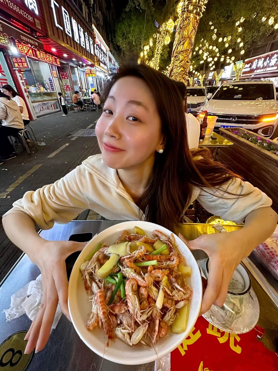 临海人民路海鲜夜市街的灯火通明
你最爱的海鲜是什么？
闺蜜推荐菜品🤭🤭
必须火吧 https://t.co/fK4YjBjxCY