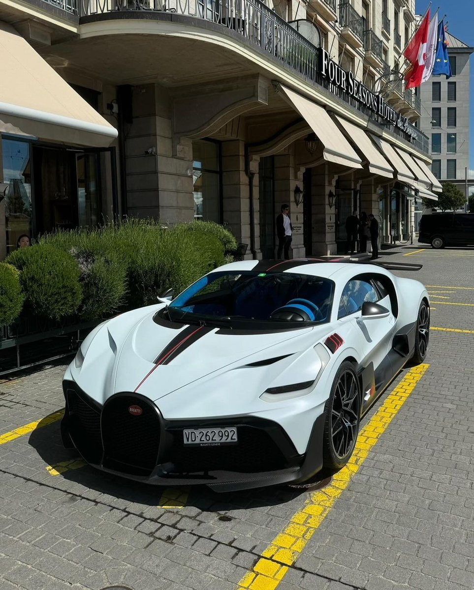 Elitecargasm's tweet photo. Bugatti Divo ❄️ https://t.co/EIt4pYFfcd