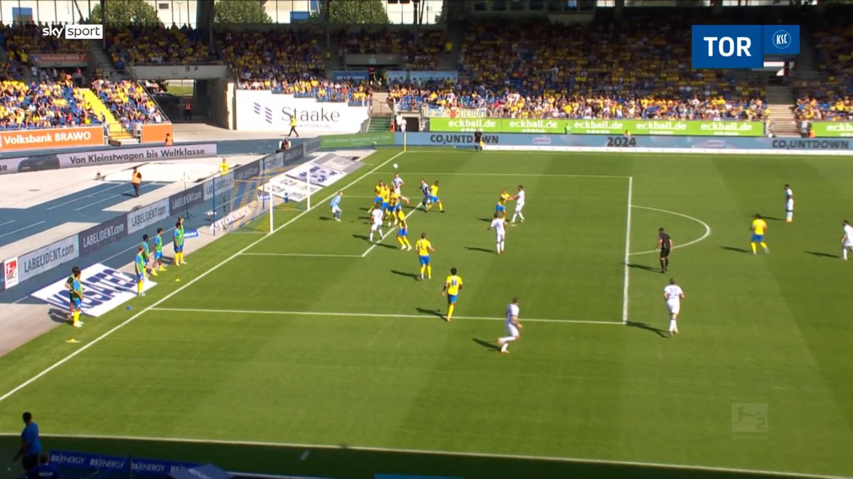 Ich finde #Grill Ausgangsposition zu tief und zu nah am ersten Pfosten. Ich denke wenn er etwas anders steht kann er den Ball vorher abfangen.