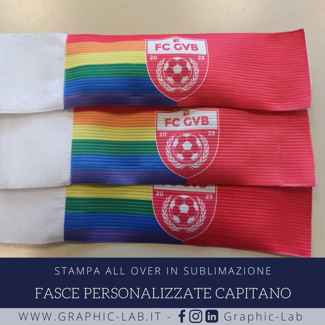 Creazione e personalizzazione Fascia da capitano o braccio tramite stampa sublimazione su tutta la dimensione. Le fasce vengono stampate in sublimazione o digitale su intera dimensione. Maggiori info sul nostro sito : graphic-lab.it/fascia-capitan…