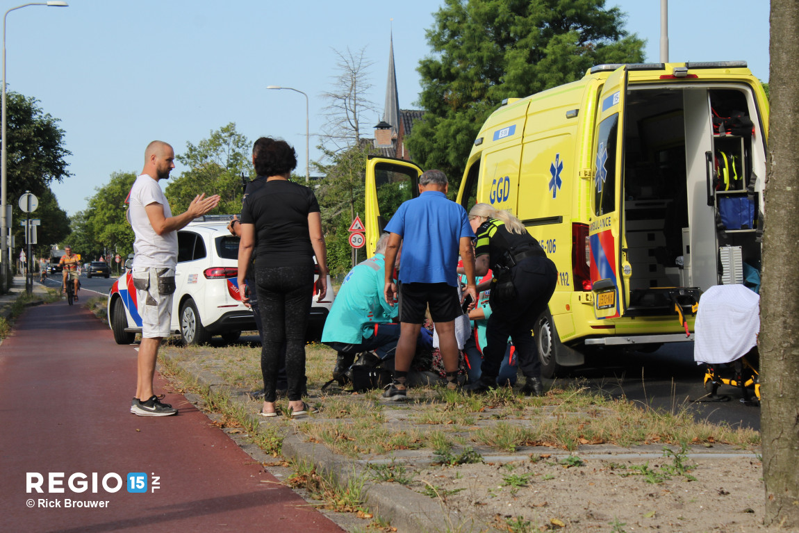 regio15's tweet photo. Op het #Oosteinde in #DenHaag zijn vanmorgen twee fietsers met elkaar in botsing gekomen. Eén van beiden is naar het ziekenhuis vervoerd. De ander is opgestaan en is doorgefietst. https://t.co/wwkJCXnsMj