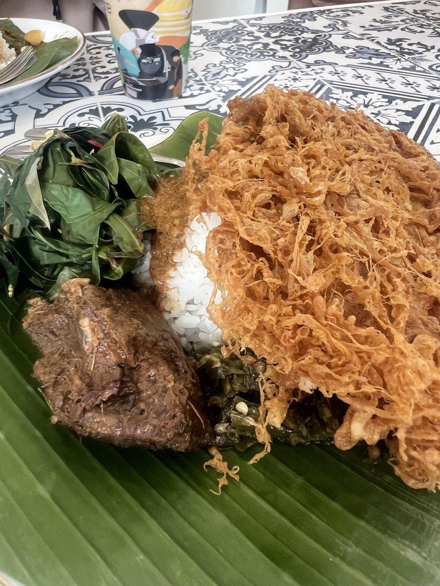 flyea_'s tweet image. mulai september mau diet deh

2 september: