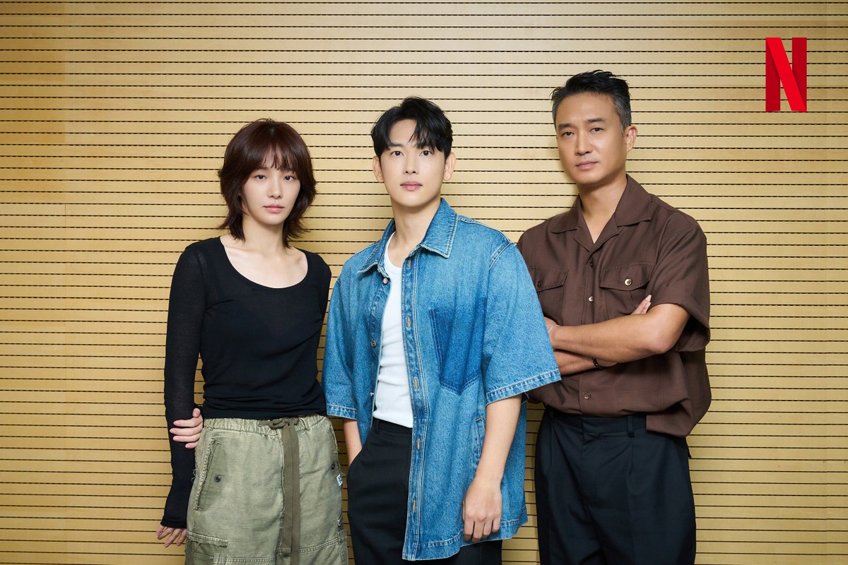 imminjuni's tweet photo. Netflix ha anunciado su próximo gran proyecto surcoreano: MANTIS <#사마귀>, un spin-off de KILL BOK-SOON con Yim Si-wan, Jo Woo-jin y Park Gyu-young. Será un thriller donde un asesino regresa de un largo descanso para enfrentarse a su excompañera y a otro asesino retirado. https://t.co/2jJTFqji4k