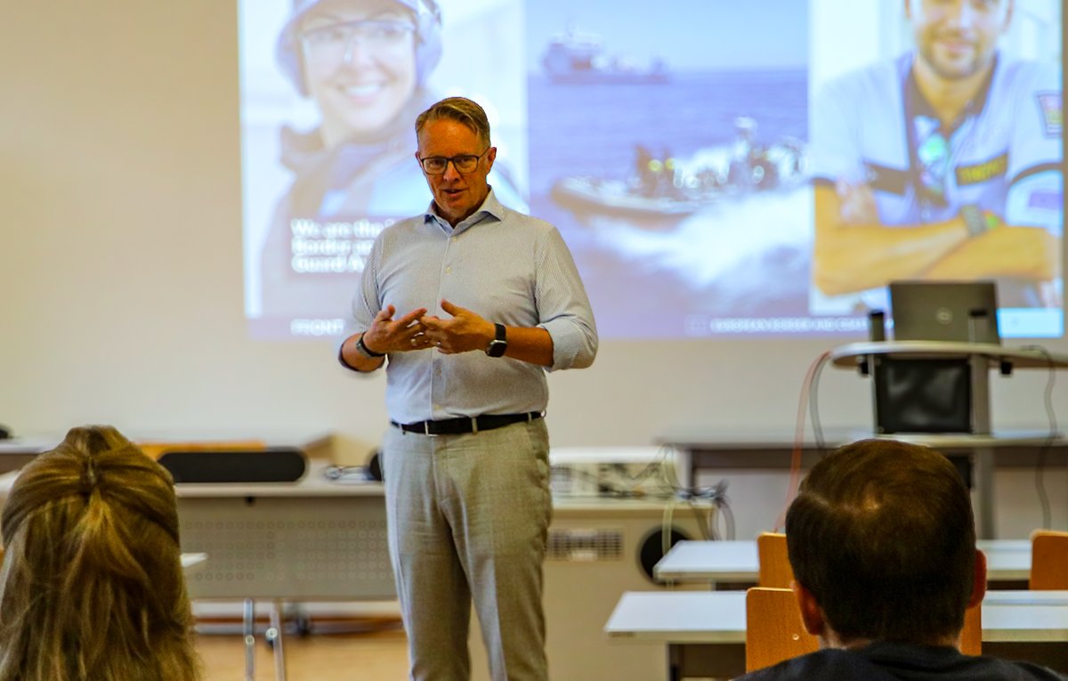 An inspiring day at @dhpol_muenster. Discussing Frontex’s role and the challenges ahead with tomorrow’s police leaders. International support is crucial as we navigate Europe’s security landscape. 🇩🇪 🇳🇱🤝🇪🇺 #Frontex #Security #Cooperation