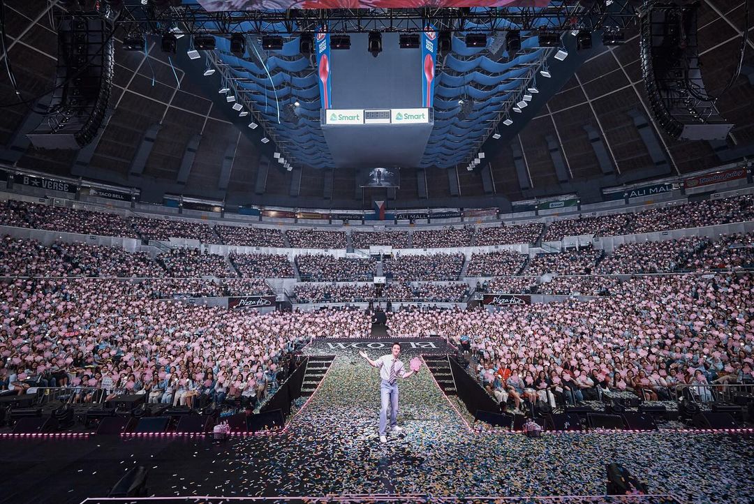 PhilippineStar's tweet photo. PLEASE COME BACK SOON, KYUNGSOO! 🩵🤙🏼

Doh Kyung-soo, better known as D.O. of K-pop boy group EXO, shared snaps from his "BLOOM" solo fan concert held on August 31 and September 1, 2024, at the Araneta Coliseum. 

Presented by Wilbros Live, the two-day sold-out show marked the Korean actor-singer's return to the Philippines after six years. He last visited the country for EXO's concert in 2018. (Instagram/Company SooSoo)