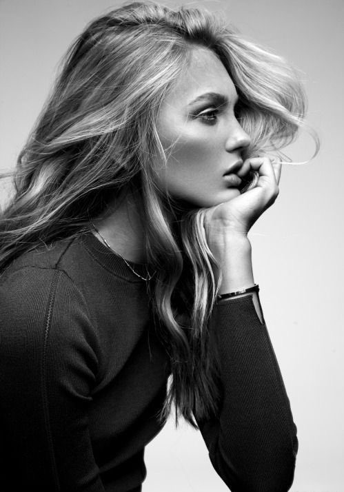 ***

Bir insana 
onu sevdiğini hissettirirsen, 
onun gözünde senin dışında 
her şey değer kazanır…!

**