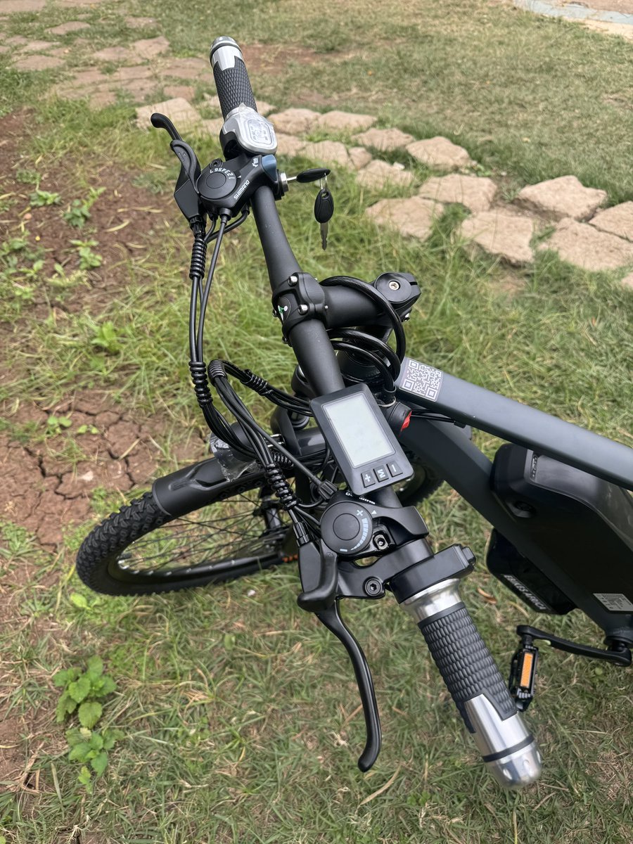 BrianGeorgeKE's tweet image. I am filming this Electric Bicycles episode for #NTVTechover in Nairobi and Jorgs Mbugua the founder of @Ebikes_Africa tells me for just KES 15, you get it fully charged and it lasts 80kms🤯😳! 

How much do you spend on daily commuting?
