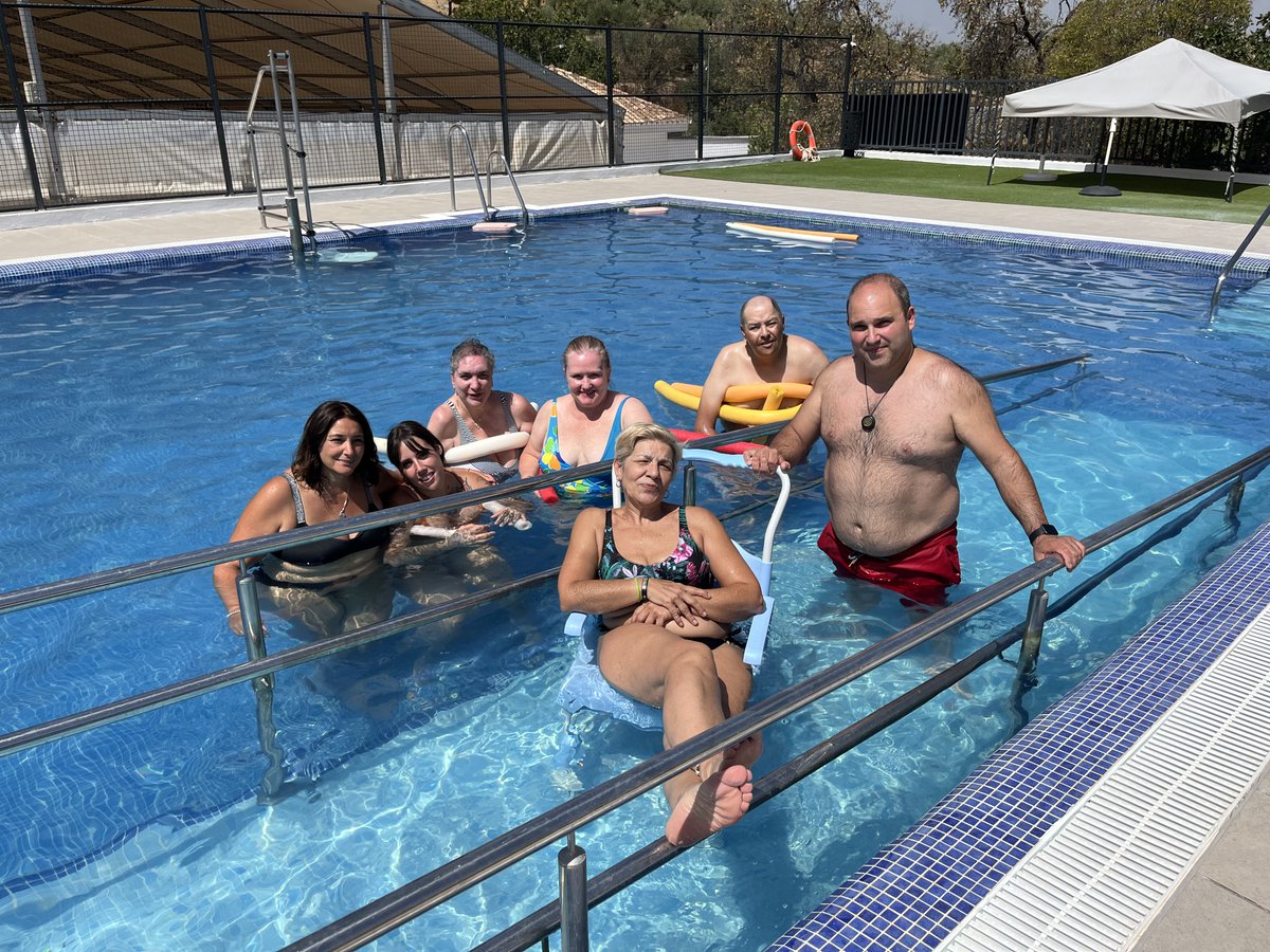 AspaymGranada's tweet photo. Finalizamos la temporada veraniega ☀️por todo lo alto con un día de piscina 💦 en el magnífico pueblo de #Colomera🥰.

 #ocioinclusivo #piscina #discapacidad #Verano2024 https://t.co/OS4pI44w7g
